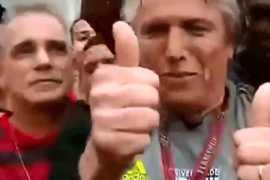 Sósias de Jorge Jesus e Gabigol em destaque na despedida à equipa do Flamengo antes da final da Libertadores