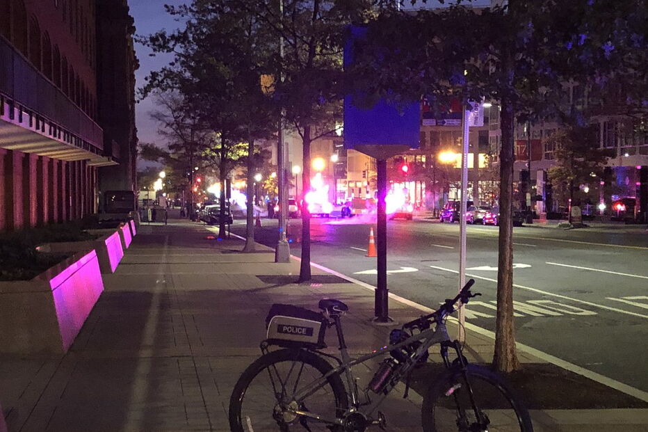 Carro suspeito lança alerta junto à Casa Branca. Polícia fecha ruas