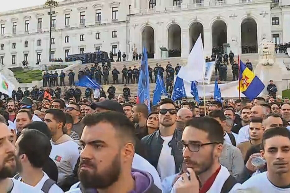 2019-11-21_16_37_55 costas.jpg