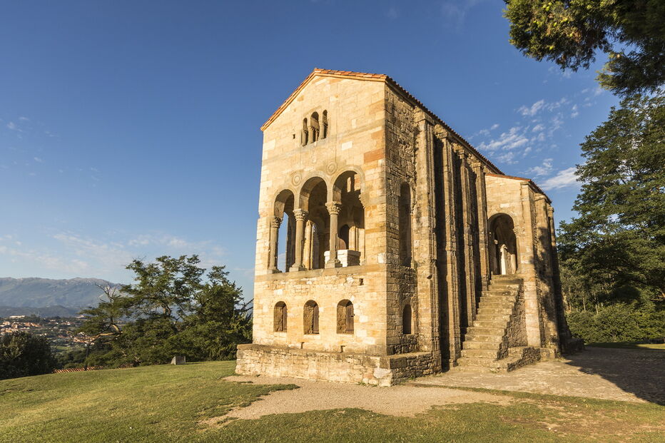 2019-11-22_10_09_04 Igreja de Santa Maria del Naranco, Oviedo.jpg