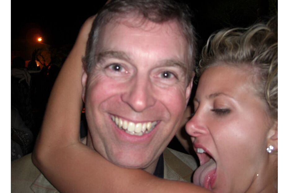 Príncipe André diverte-se em festas loucas