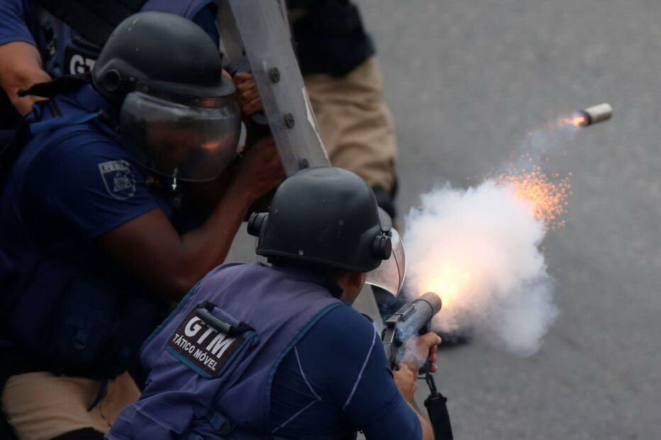 Confrontos entre polícia e adeptos acabam com festejos do Flamengo
