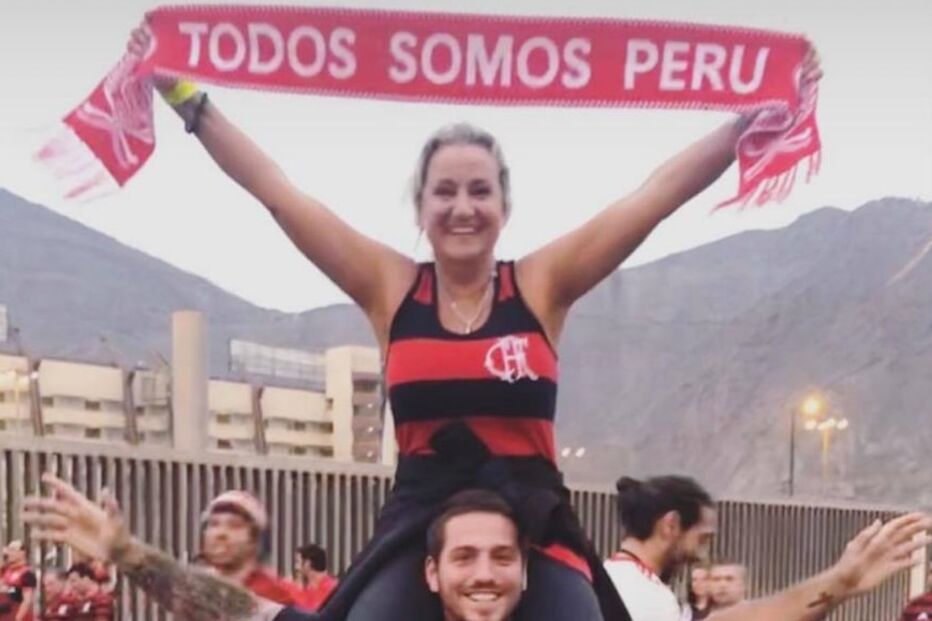 Jorge Jesus celebra Taça dos Libertadores com a mulher e o filho