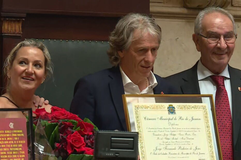 Jesus emocionado durante condecoração