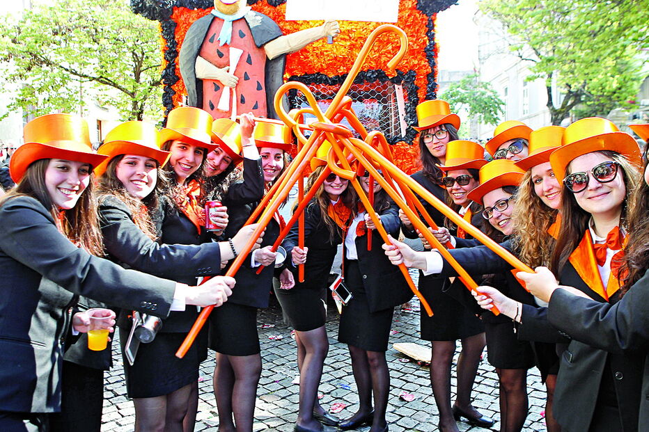 Mulheres com curso são o dobro dos homens