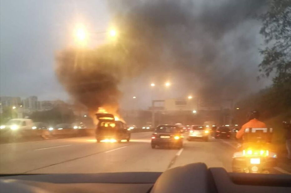 Carro a arder na CRIL congestiona trânsito no sentido Algés-Sacavém. Veja a imagem
