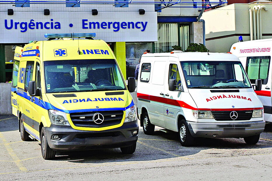 Ambulâncias são usadas para transportes de doentes e transferências para unidades da área de residência   