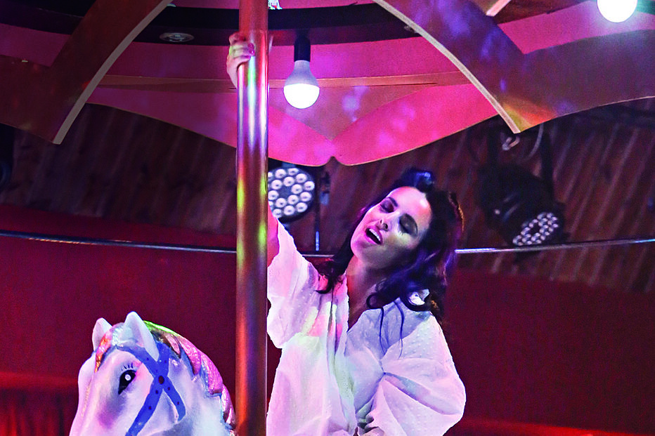 Catarina Gouveia sem pudores em cenas sensuais 