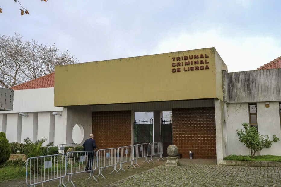 Fachada do edifício do Tribunal Criminal de Lisboa em Monsanto
