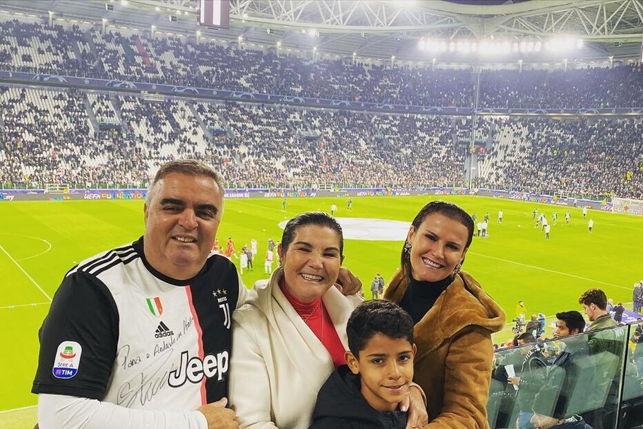 Dolores mostrou-se feliz com a filha Elma, o companheiro Andrade e Cristianinho	