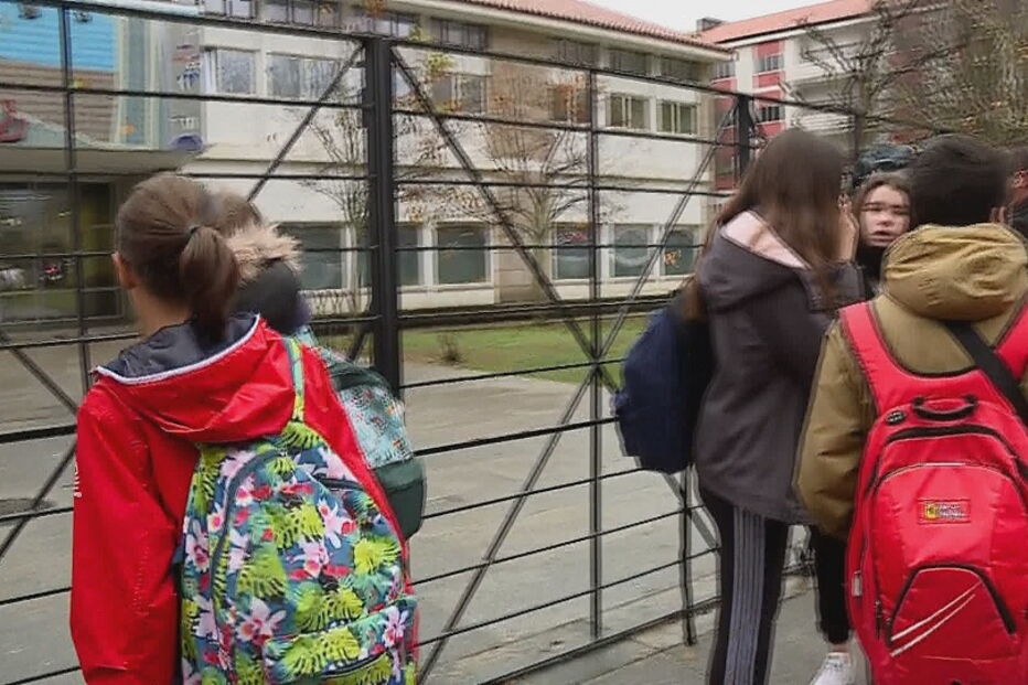 Funcionários em greve fecham escolas em todo o País