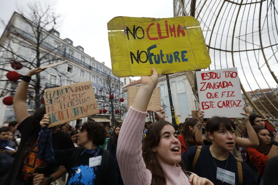 Jovens saem à rua para greve climática em Lisboa