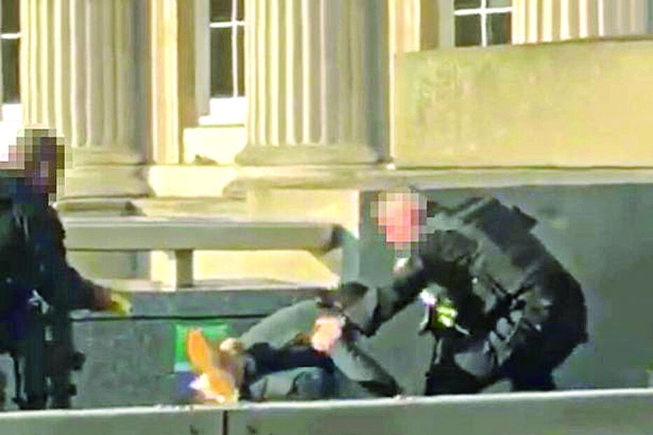 Terrorista foi imobilizado por populares até à chegada da polícia