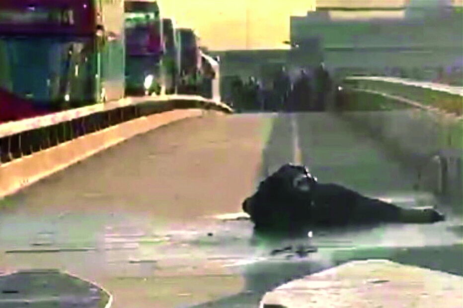 Terrorista foi imobilizado por populares até à chegada da polícia