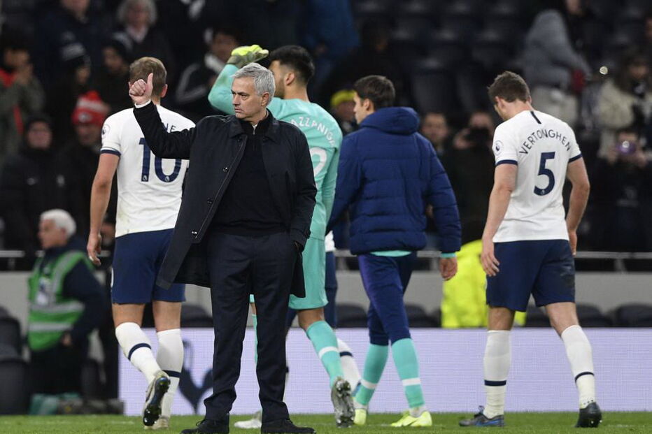 Tottenham e José Mourinho voltam a vencer na Liga inglesa