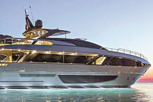 A garagem de Zlatan Ibrahimovic, de 38 anos, é já bem conhecida por ter várias ‘bombas’ de luxo, mas recentemente subiu a fasquia ao comprar um elegante iate, pelo valor de oito milhões de euros 