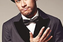 Neymar não esconde que é vaidoso e, além de roupas das melhores marcas, tem ainda uma coleção de brincos e acessórios com diamantes  