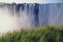 As cataratas 'Victoria Falls' estão quase sem água. Maior seca do século ameaça uma das maiores atrações turísticas africanas