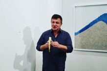 Banana incluída na obra de arte 