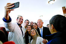 Marcelo distribuiu abraços pelos doentes e cumprimentou os artistas que subiram ao palco do ‘Natal dos Hospitais’