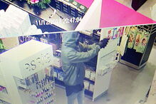 Ameaçou clientes e funcionários com recurso a uma arma de fogo  