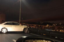 Colisão entre dois carros condiciona circulação na Ponte 25 de Abril no sentido Almada-Lisboa