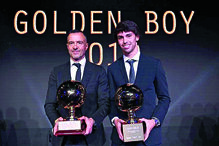 João Félix com o agente Jorge Mendes durante a gala