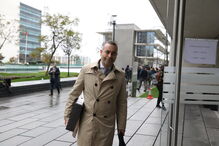 Advogado Aníbal Pinto chega ao tribunal