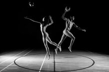 Alunos da Universidade do Minho posam nus em calendário solidário