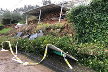 Deslizamento de terra e estrada submersa na aldeia de Marachão, Soure