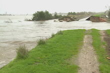 Novo rebentamento de dique em Montemor-o-Velho preocupa autoridades. Níveis da água podem voltar a subir