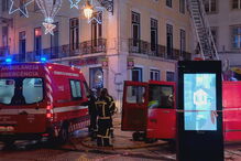 Incêndio consome prédio do Burger King no Chiado em Lisboa
