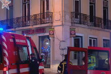 Incêndio consome prédio do Burger King no Chiado em Lisboa
