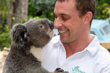 Herói de um jardim zoológico leva animais para casa para os proteger dos incêndios