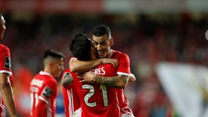 Benfica voa alto e é líder após goleada frente ao Famalicão