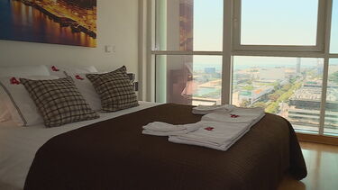 'Começámos por ser amigos': Barbeiro Raphael Pierre conheceu a companheira durante o curso de cabeleireiro