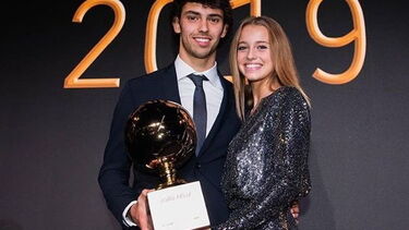 João Félix celebra prémio Golden Boy ao lado da namorada