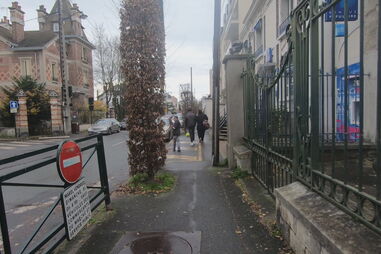 Portuguesa fugiu da equipa de reportagem da CMTV a correr com os filhos