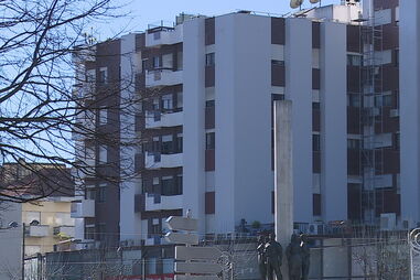 Mãe e filha feridas em colisão entre camião e carro na A44 em Gaia. Bebé de oito meses entre as vítimas