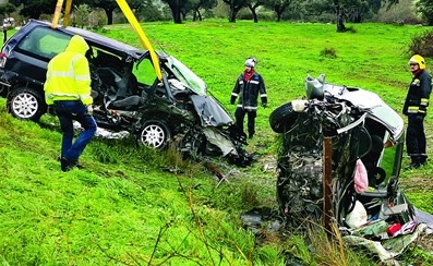 Lê Notícias - Polícia - Colisão frontal fere duas pessoas entre