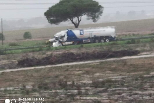 Árvore cai em cima de camião e mata condutor no Montijo