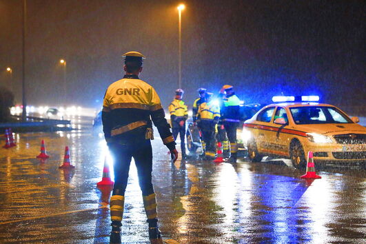 Condutor alcoolizado detido em Leiria após 23 quilómetros em contramão na A17