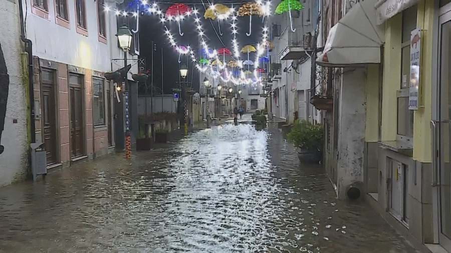 Mau tempo provoca inundação na célebre 'rua dos guarda ...