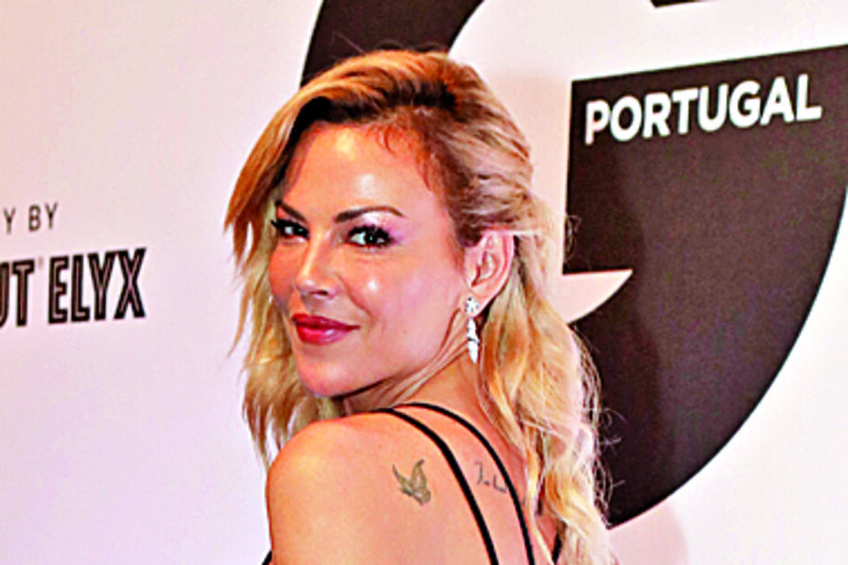 O look que Oceana Basílio escolheu para marcar presença na gala de entrega de prémios da ‘G.Q.’ deu que falar pela ousadia 