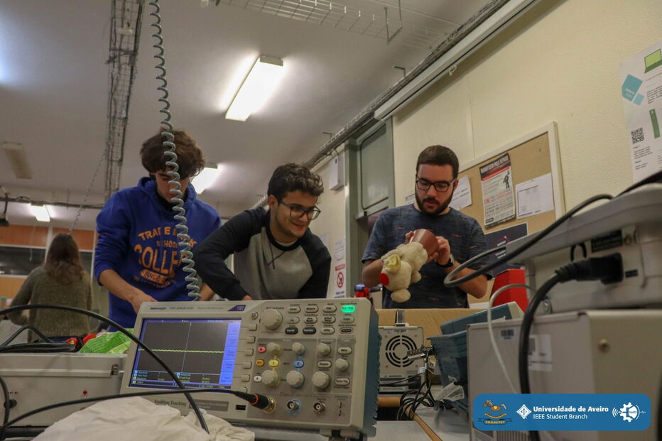 Brinquedos avariados são recuperados por estudantes universitários