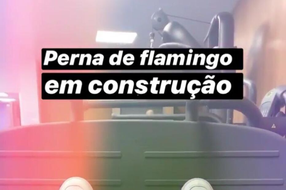 Ângelo mostra pernas durante a fisioterapia