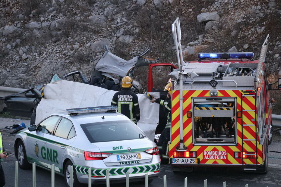 Colisão mata três pessoas e fere seis em Loulé