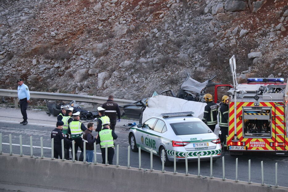Colisão mata três pessoas e fere seis em Loulé