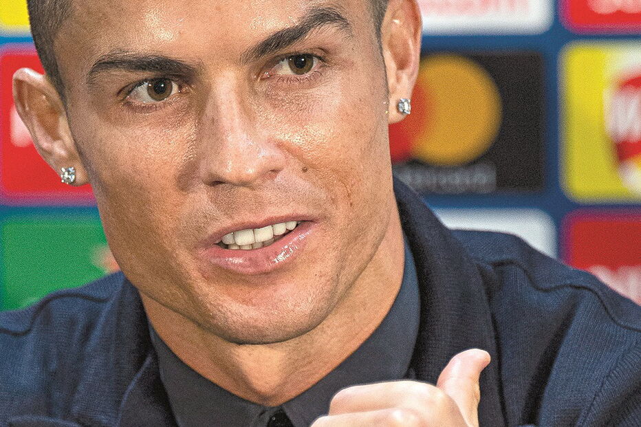 Ronaldo adora joias e só este relógio de diamantes custa perto de dois milhões de euros 