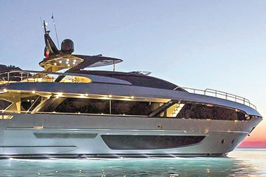 A garagem de Zlatan Ibrahimovic, de 38 anos, é já bem conhecida por ter várias ‘bombas’ de luxo, mas recentemente subiu a fasquia ao comprar um elegante iate, pelo valor de oito milhões de euros 